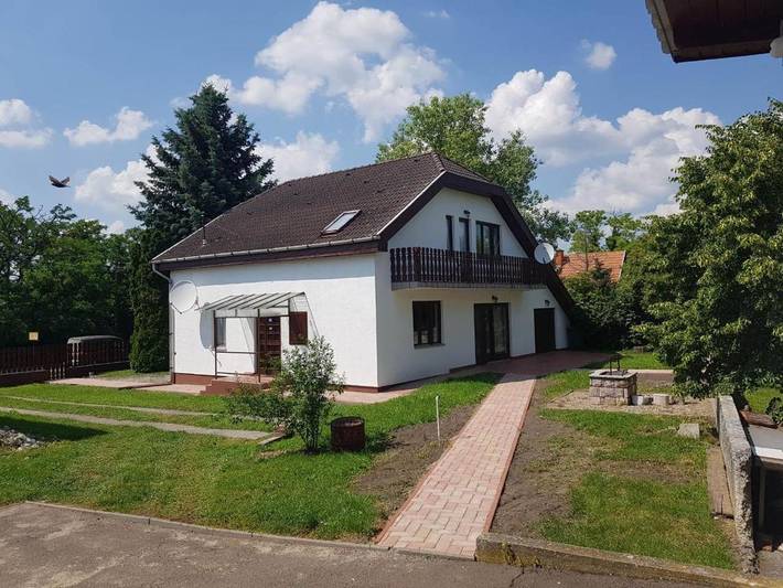Ferienwohnung für 9 Personen, mit Ausblick und Garten