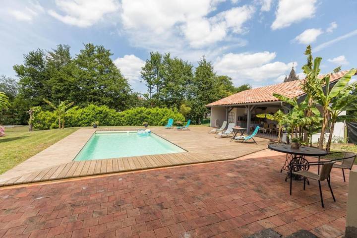 Maison de vacances pour 4 personnes, avec Terrasse ainsi que Jardin et Piscine