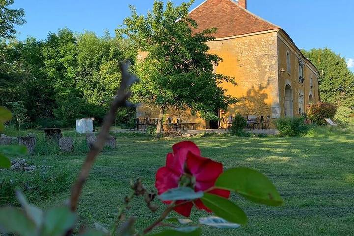 Location de vacances pour 8 personnes, avec terrasse ainsi que jacuzzi et jardin à Sainpuits