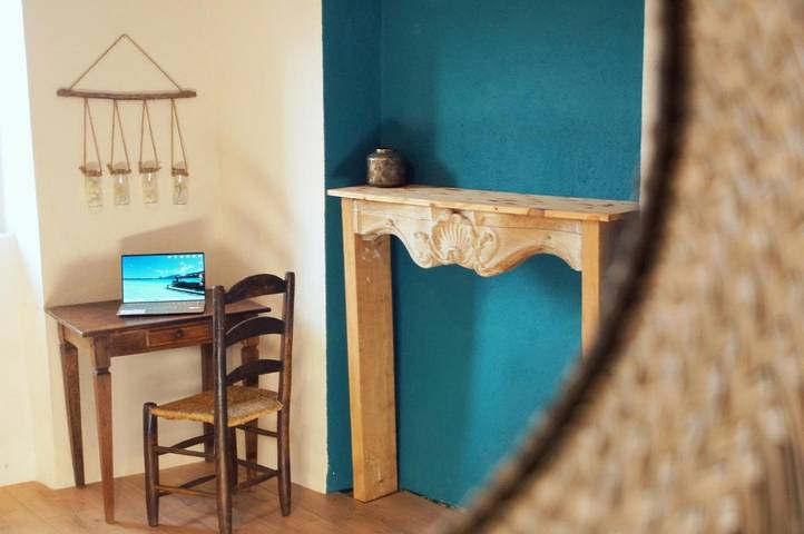 Maison de campagne pour 2 personnes, avec vue et jardin, adapté aux familles à Chassiers - 3