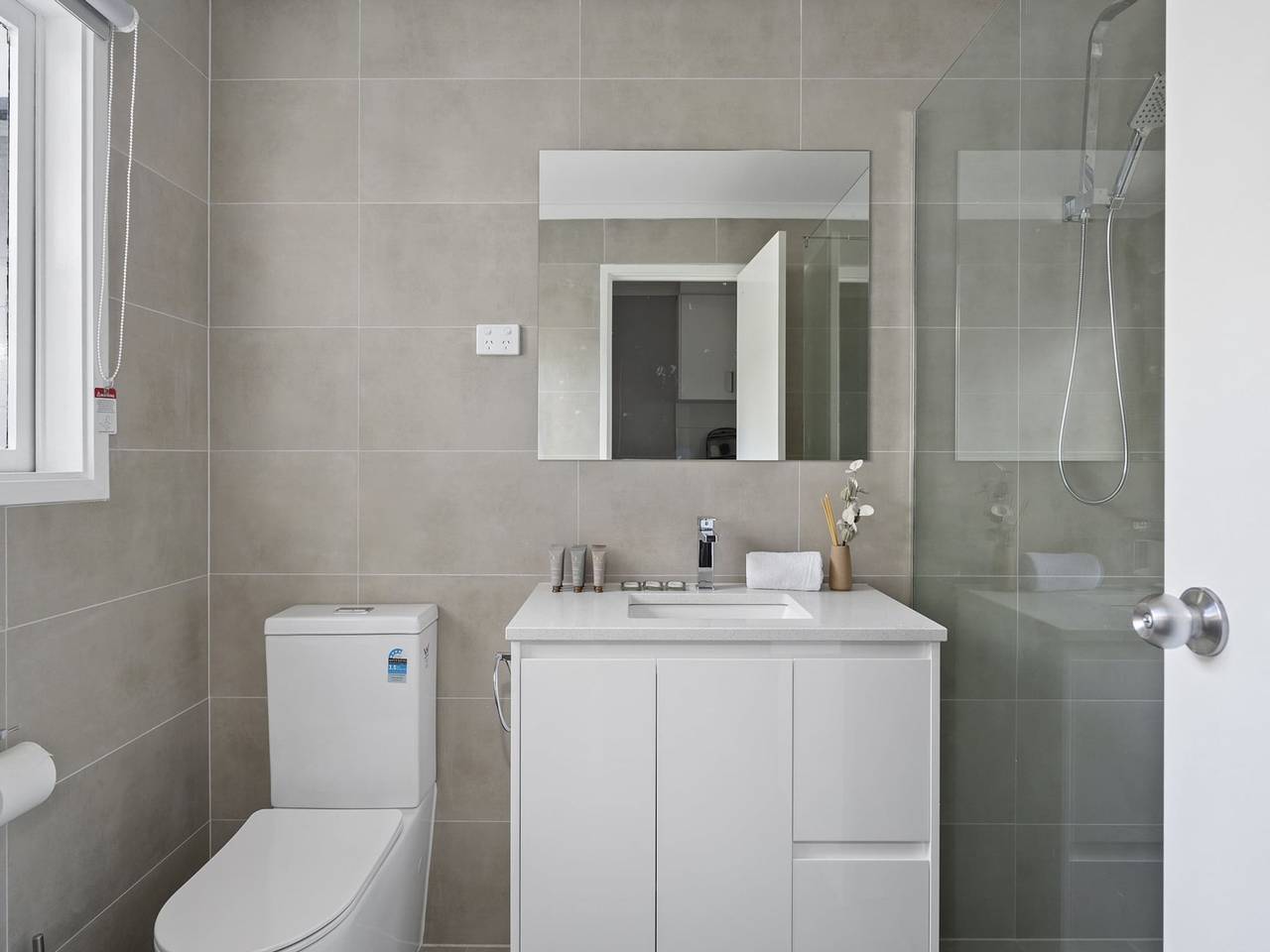 Entire apartment, Family Retreat with Fireplace and Garden Views in Rosebud, Mornington Peninsula