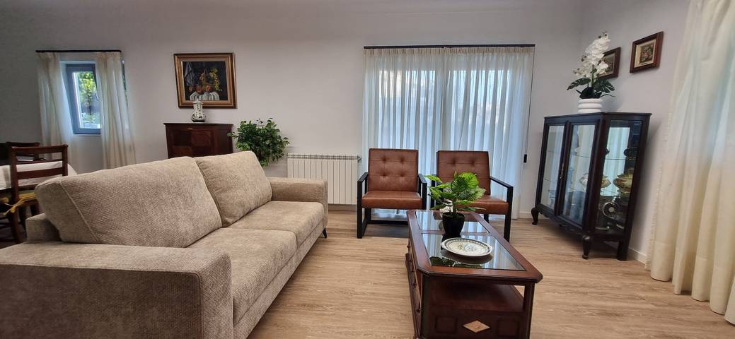 Moradia 'Casa Casais' con terraza privada, jardín privado y Wi-Fi in Praia da Amorosa, Chafé