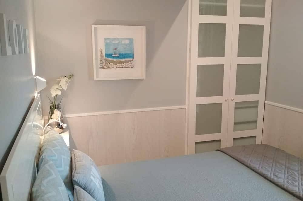 Apartamento entero, Apartamento T1 + 1 Sesimbra. Wifi + Tv por cable + A / C in Praia da Califórnia, Sesimbra