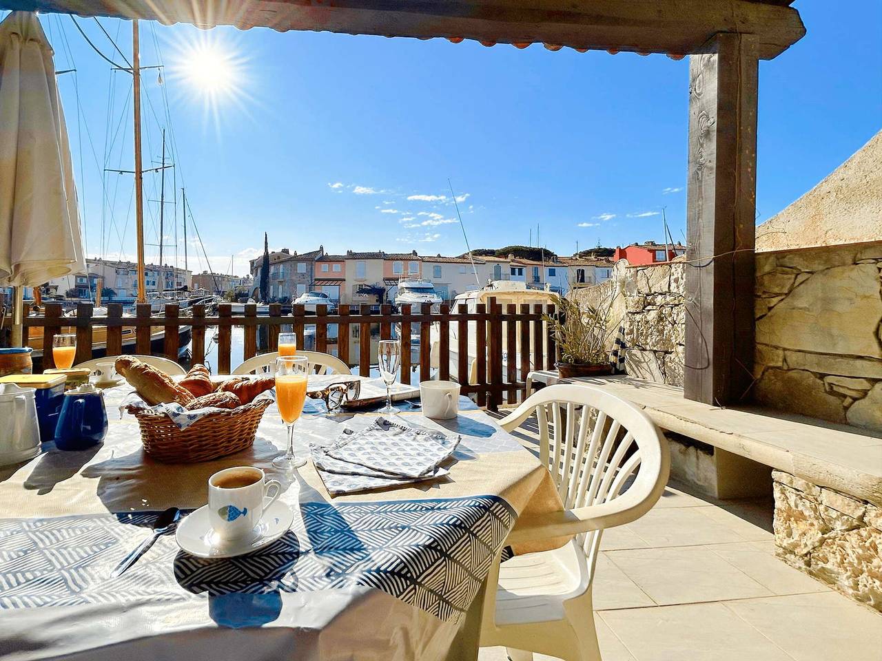 Grande maison de pêcheur proche plage - 4 terrasses, Wifi, parking in Port Grimaud, Grimaud