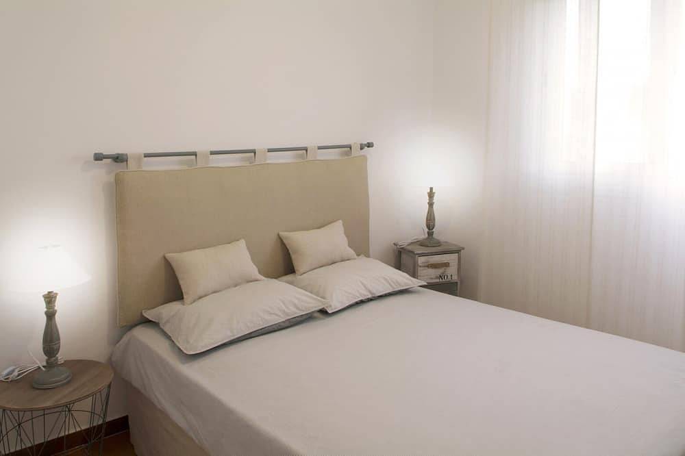 Casa 8 pax, jardín y piscina comunitaria, barbacoa privada, wifi gratis y aire acondicionado en el salón. Cerca de la playa de la Costa Brava y Costa Barcelona. Vivalidays Pinell. in Palafolls, Costa del Maresme
