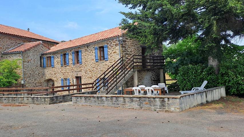 Gîte pour 4 personnes, avec Terrasse à Jouqueviel