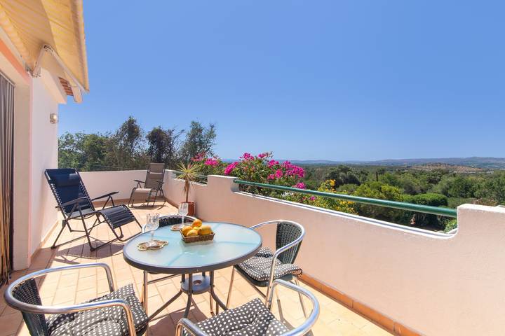 Entire apartment, Apartment 'One Bedroom  1' with Shared Pool, Wi-Fi and Air Conditioning in São Bartolomeu de Messines, Faro District