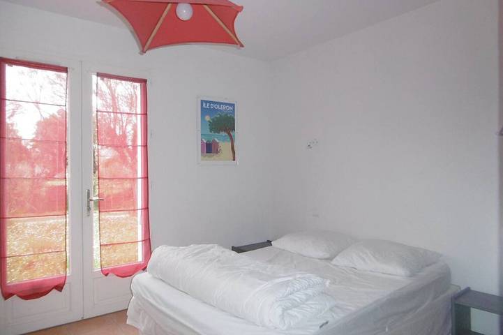 Location de vacances pour 9 personnes, avec terrasse et jardin, animaux acceptés dans Plage de La Perroche - 3