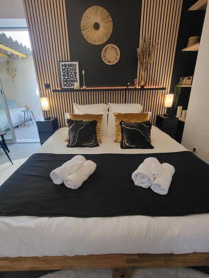 Appartement entier, L'escale dorée au centre de Lunel in Lunel, Côte méditerranéenne (France)