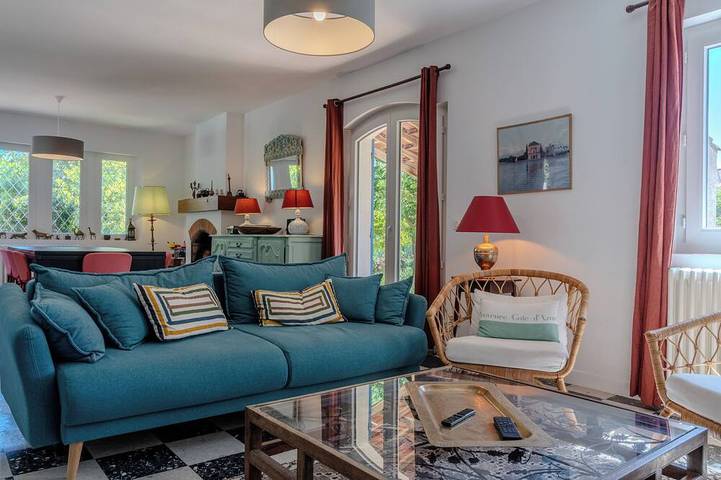 Villa Pin Parasol ideal for your holidays with swimming pool for 10 people. in La Crau, Côte méditerranéenne (France)