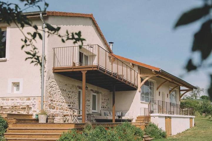 Location de vacances pour 12 personnes, avec Balcon et Jardin à Saint-Jodard