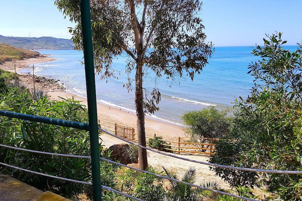 Oasis by the sea - cottage 5 On the beach. in Sciacca, Agrigento Provinz