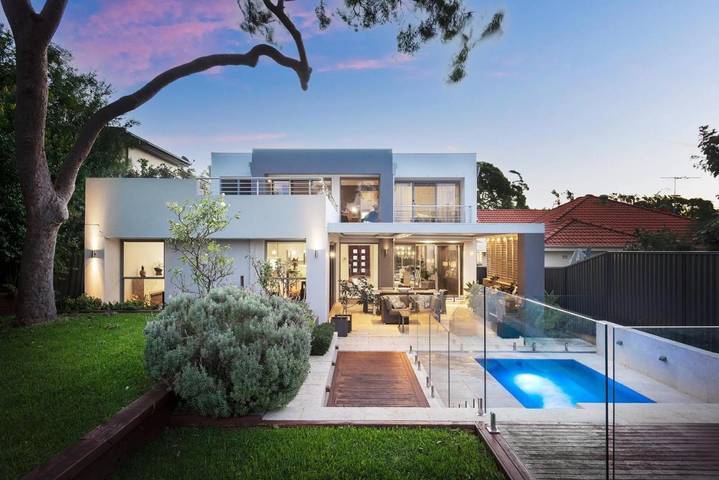Villa pour 15 personnes, avec jacuzzi ainsi que piscine et jardin à Sydney
