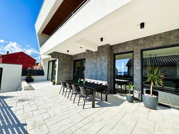 Villa für 8 Personen, mit Terrasse und Ausblick in Crikvenica
