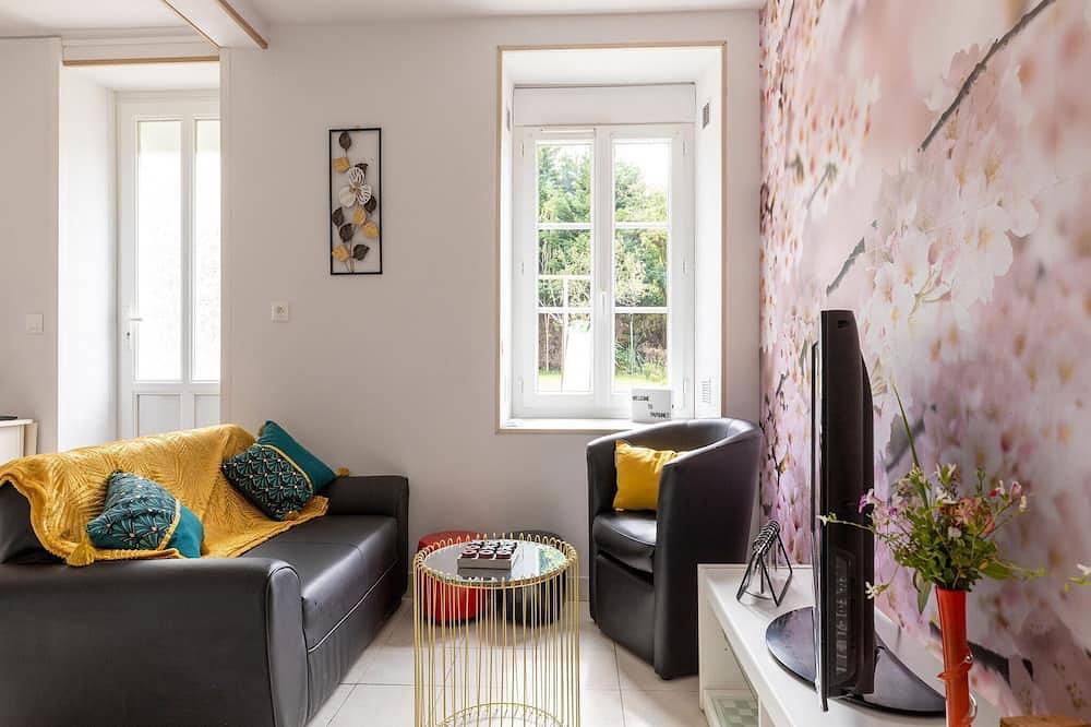 Holiday Home near Grandcamp-Maisy Beach in Saint-Benoît-de-l'Aure, Bayeux region