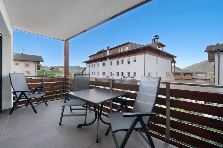 Ganze Wohnung, Ferienwohnung 'Nelkenstein Frühling' mit Bergblick, Gemeinschaftspool und Wlan in Schenna, Sarntaler Alpen