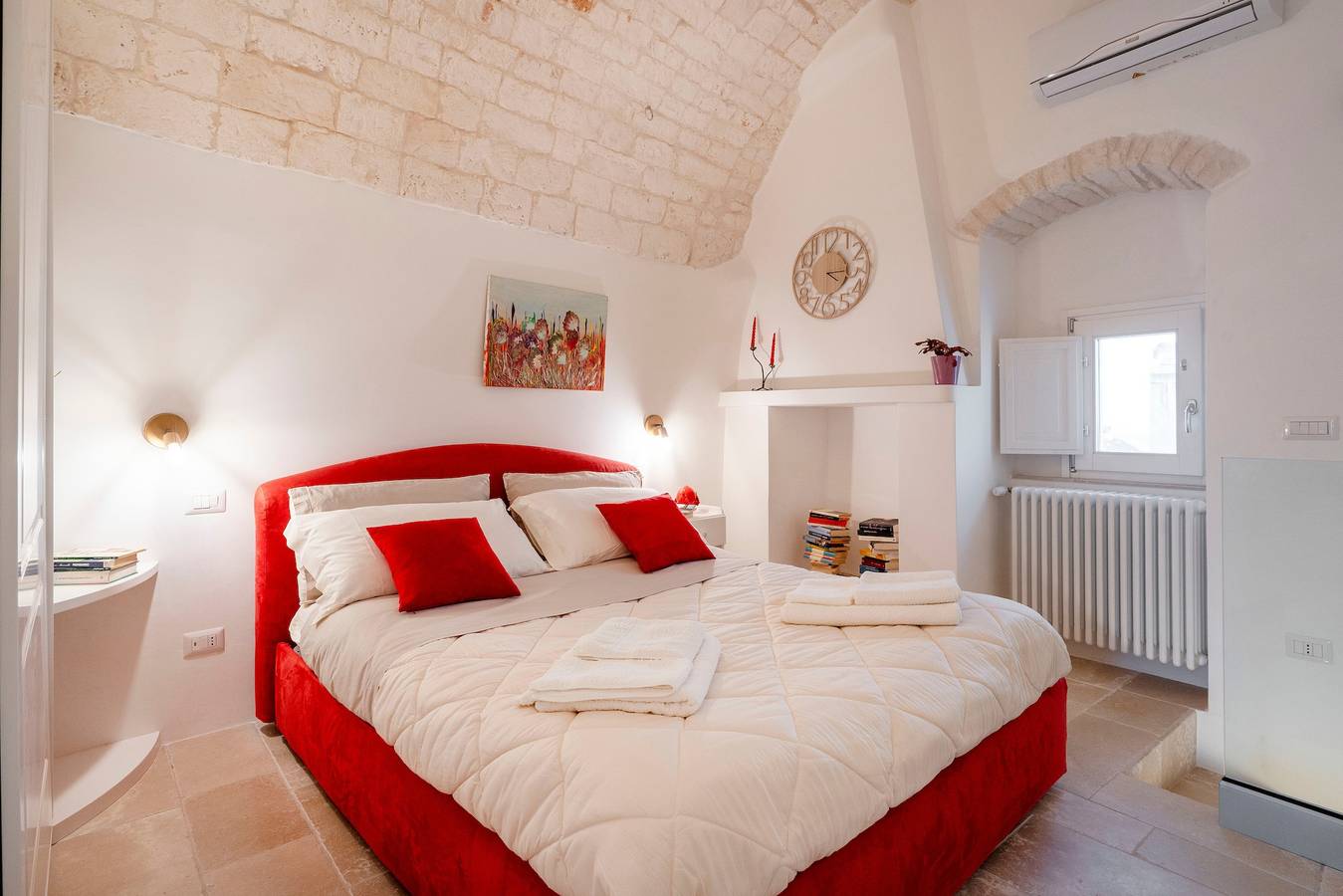 Appartamento intero, Appartamento 'Casa Manca' con terrazza privata, Wi-Fi e aria condizionata in Locorotondo, Provincia di Bari