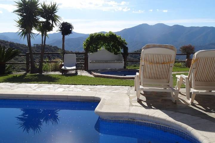Ferienhaus für 5 Personen, mit Garten und Whirlpool sowie Terrasse