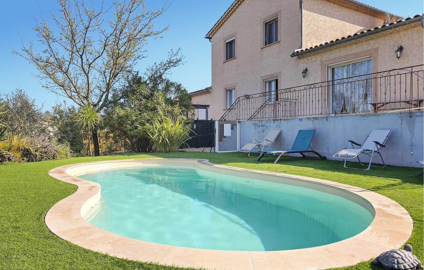 Appartement au bord de la piscine à 1,5 km de Saint-Privat in Barjac, Région d'Alès
