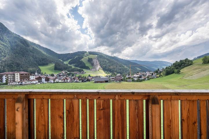 Ganze Wohnung, Ferienwohnung "Ciasa La Palsa 4" mit Bergblick, Balkon & Wlan in San Vigilio di Marebbe, Enneberg