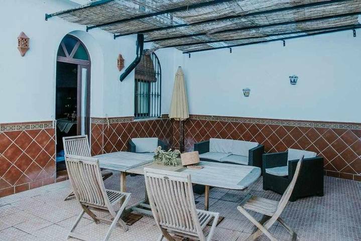 Casa rural para 16 personas, con sauna además de balcón y jacuzzi en Tentudía