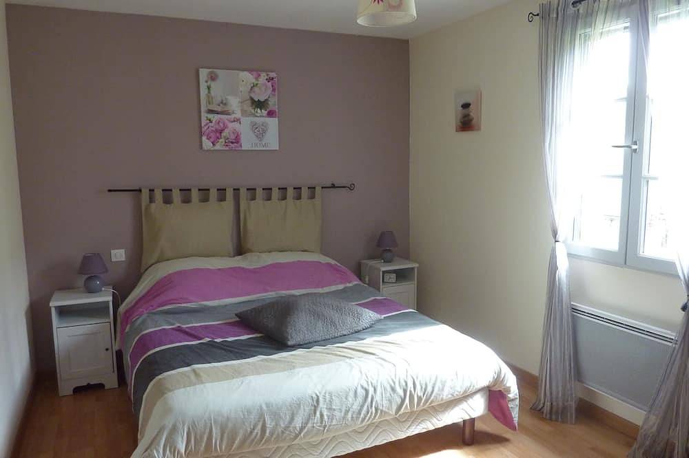 House 4 to 12 people spacious and pleasant. in Chastel-sur-Murat, Volcans d'Auvergne Regional Nature Park