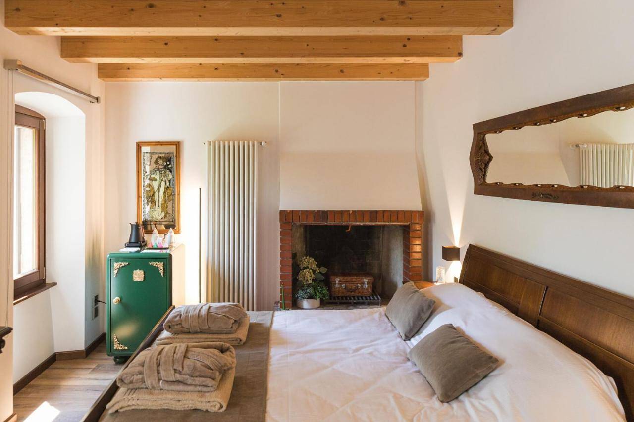 Deluxe Double Room in Costermano sul Garda, Garda Mountains