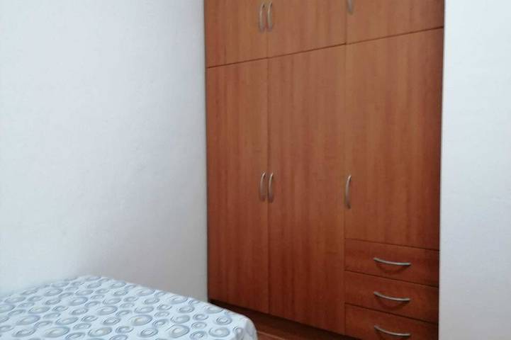 Room on the ground floor with 2 single beds in a shared house—Adults Only in Abades, Arico