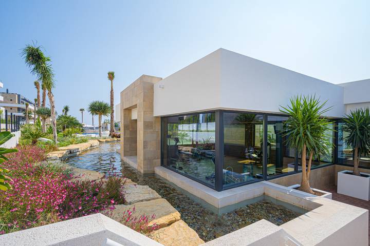 Gîte pour 6 personnes, avec terrasse et piscine dans Playa Flamenca - 3