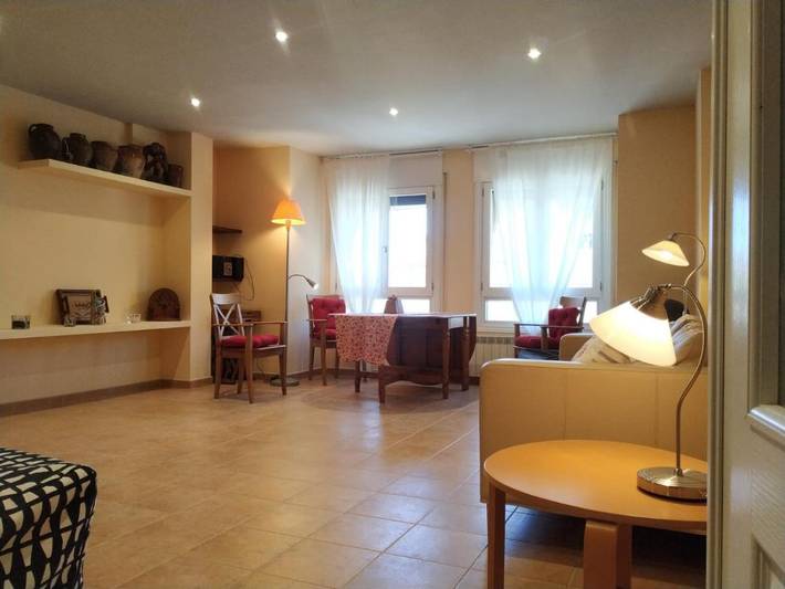 Gîte pour 8 personnes, avec Balcon et Jacuzzi ainsi que Terrasse et Vue à Barbastro