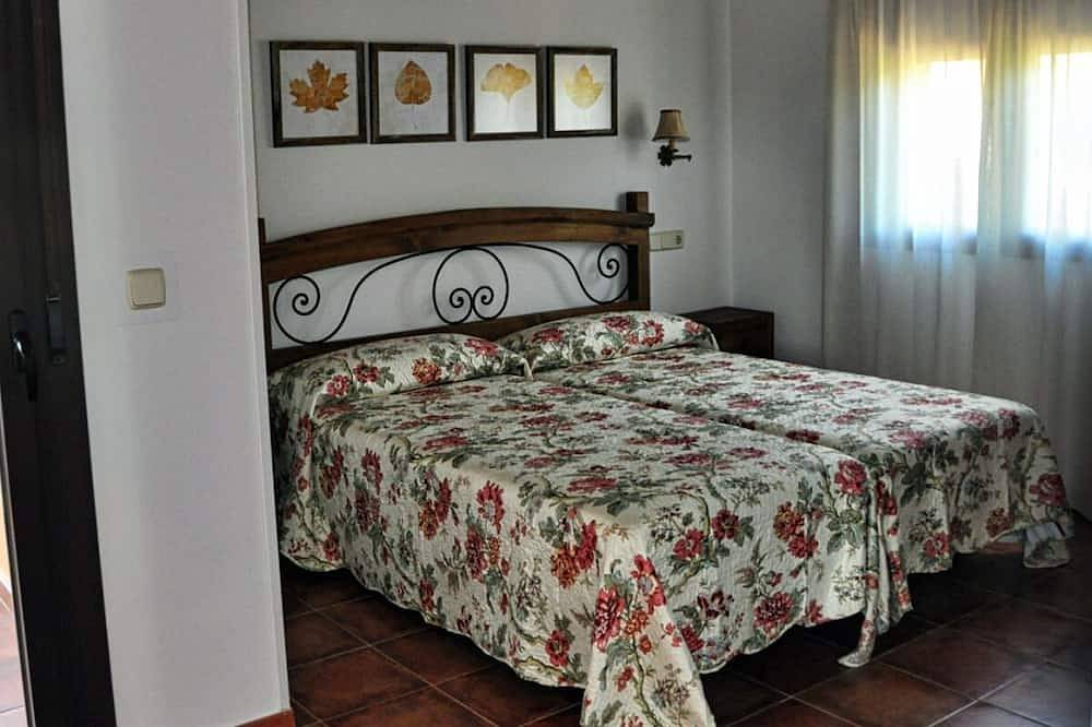 The Leaf. Charming rural house in Candeleda (Ávila) in Candeleda, Valle del Tiétar