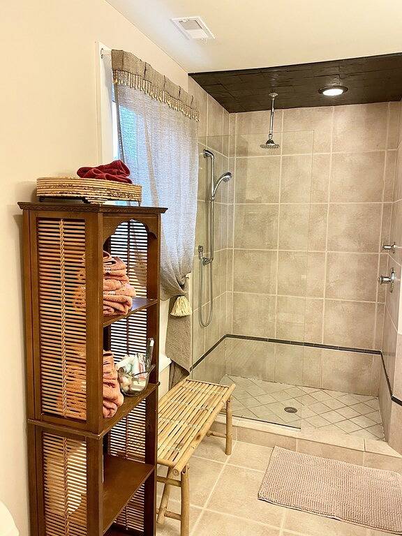 Ganze Wohnung, Camellia Suite, Apartment 1 at Magnolia Court in Beaufort, Beaufort County