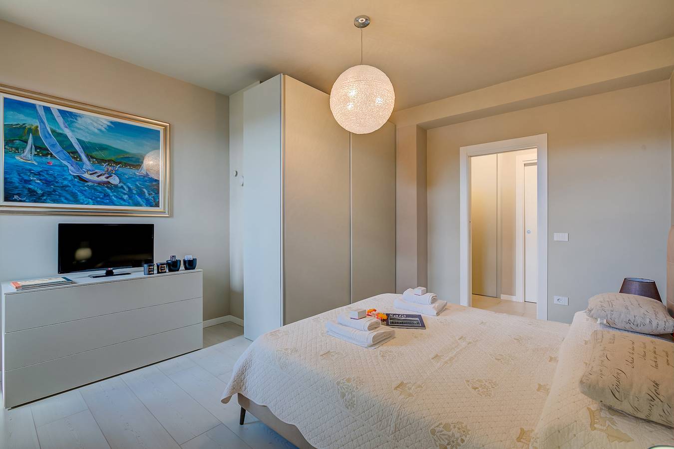 Appartement entier, Viktor House Salò - 100m near lake in Salò, Montagnes autour du lac de Garde