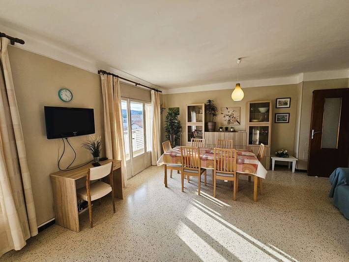 Apartamento vacacional entero, ¡A 200 m de la playa, apartamento de 2 dormitorios con terraza con vistas al mar! Estacionamiento privado in Les Sablettes, La Seyne-sur-Mer