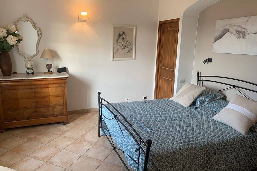 Villa 8 people pool South Luberon near Aix-en-Provence in Pertuis, Parc naturel régional du Luberon
