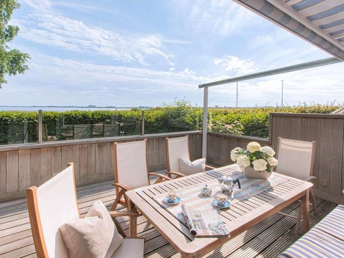 Ferienhaus für 4 Personen, mit Terrasse und Garten sowie Seeblick in Südbrookmerland