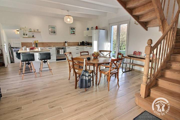Gîte pour 6 personnes, avec Terrasse ainsi que Jardin et Vue à Yvias - 3