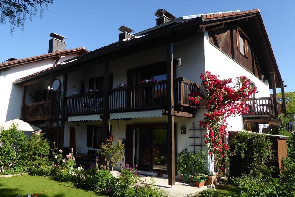 Entire apartment, Neue Ferienwohnung zw. Bad Tölz und Tegernsee bis 4 Personen in Waakirchen, Alpine Region of Tegernsee and Schliersee