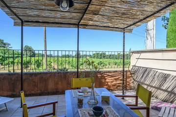 Gîte pour 4 personnes, avec terrasse à Venasque