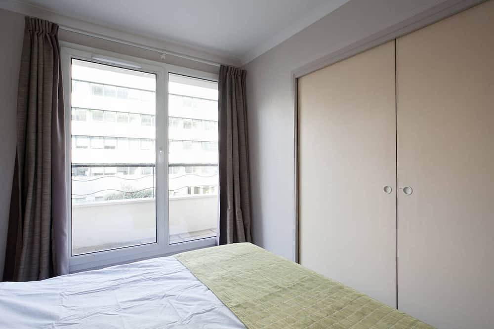 Entire apartment, Paris15 Balcony Parking, 1bedroom, sleeps 4 in Issy-les-Moulineaux, Hauts-de-Seine