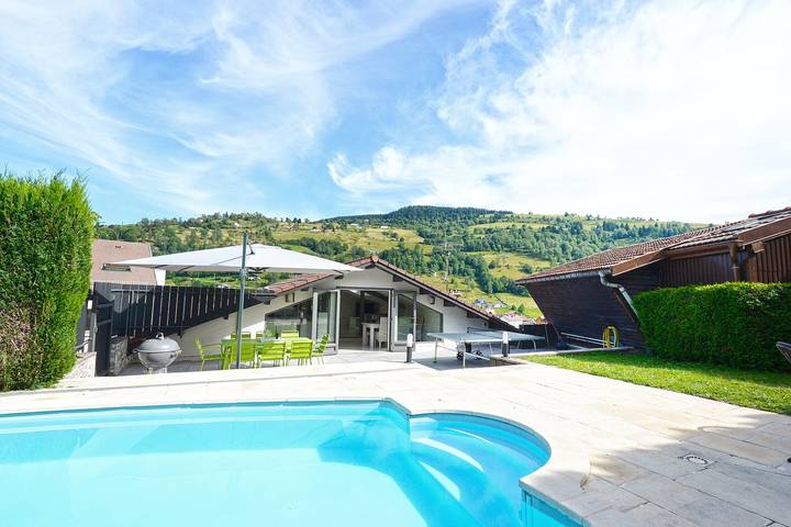 Ferienhaus für 8 Personen, mit Balkon und Terrasse sowie Garten und Pool in La Bresse