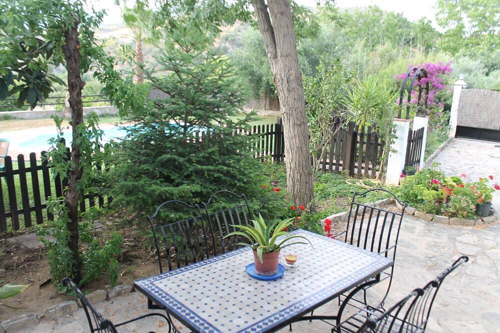 Charming Villa in Zahara de la Sierra, Cádiz: pool & pet - friendly in Zahara de la Sierra, White Villages
