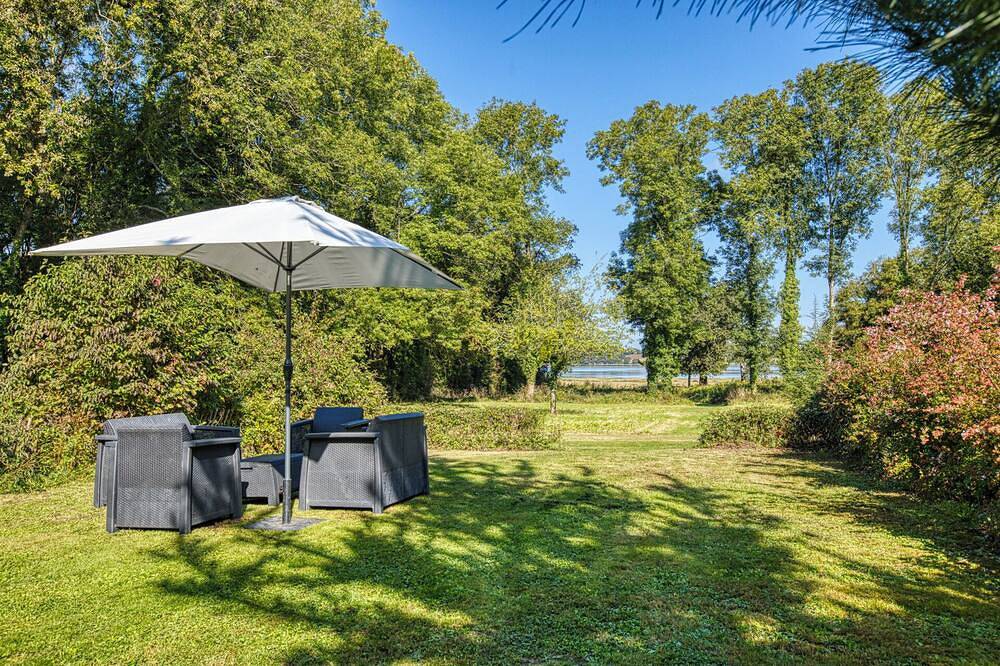 Longère Jardin Piscine et vue - Logement 1 in Locoal-Mendon, Côte des Mégalithes
