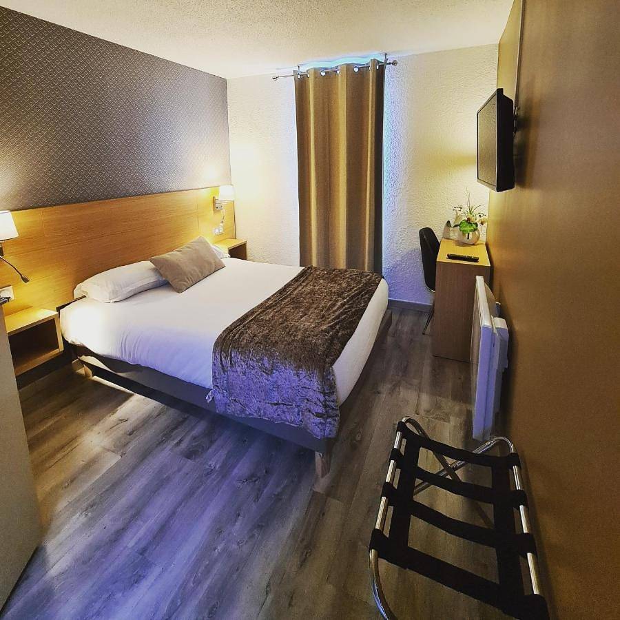 Twin Room in Osny, Val-d'Oise