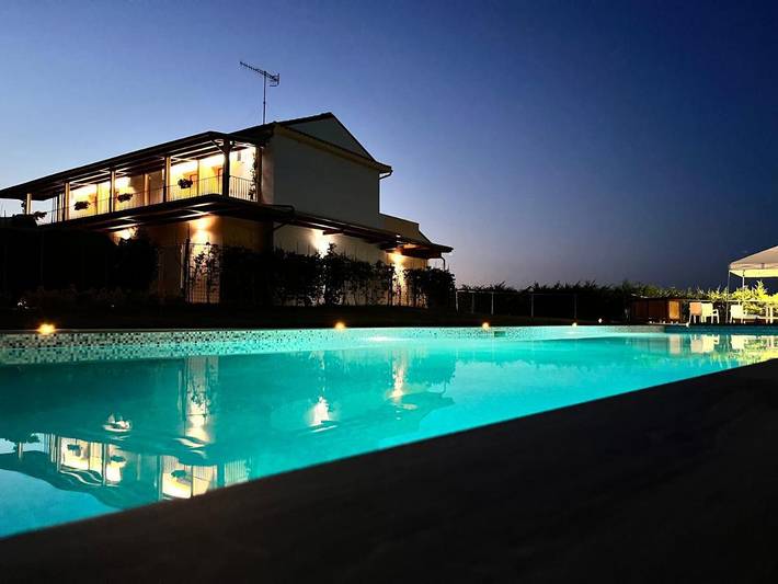Zimmer für 3 Personen, mit Pool und Whirlpool sowie Garten - 1