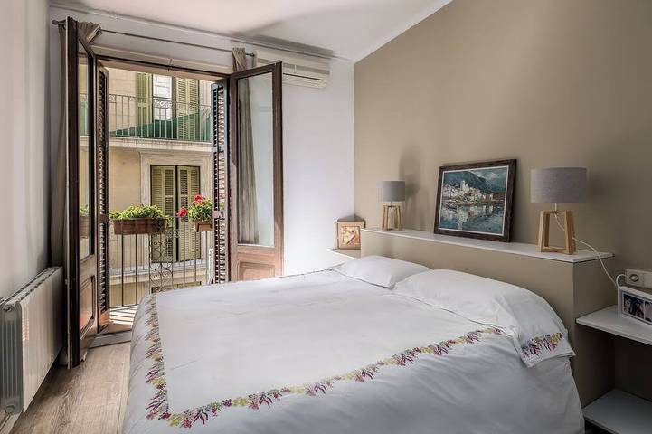 Ganze Wohnung, Bright and Quiet Duplex Apartment in Barcelona Zentrum, Barcelona