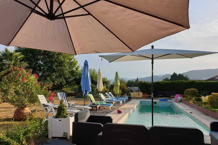 Gîte pour 2 personnes, avec Terrasse ainsi que Jardin et Piscine à Ossès
