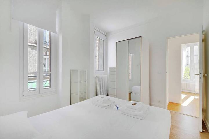 Ganze Wohnung, Gemütliches Apartment mit 2 Schlafzimmern im Herzen von Suresnes in Suresnes, Hauts-de-Seine
