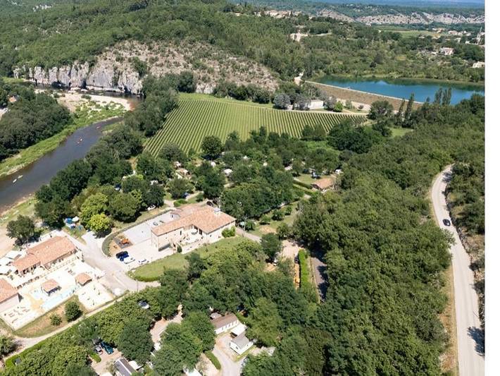 Camping pour 4 personnes, avec bassin pour enfant, animaux acceptés à Berrias-et-Casteljau - 3