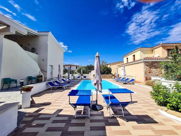 B&b per 2 persone, con giardino e panorama nonché piscina in Posada